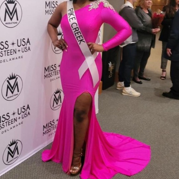 One of a kind JK gown selling for $390 original price was $989 - Picture 4 of 4